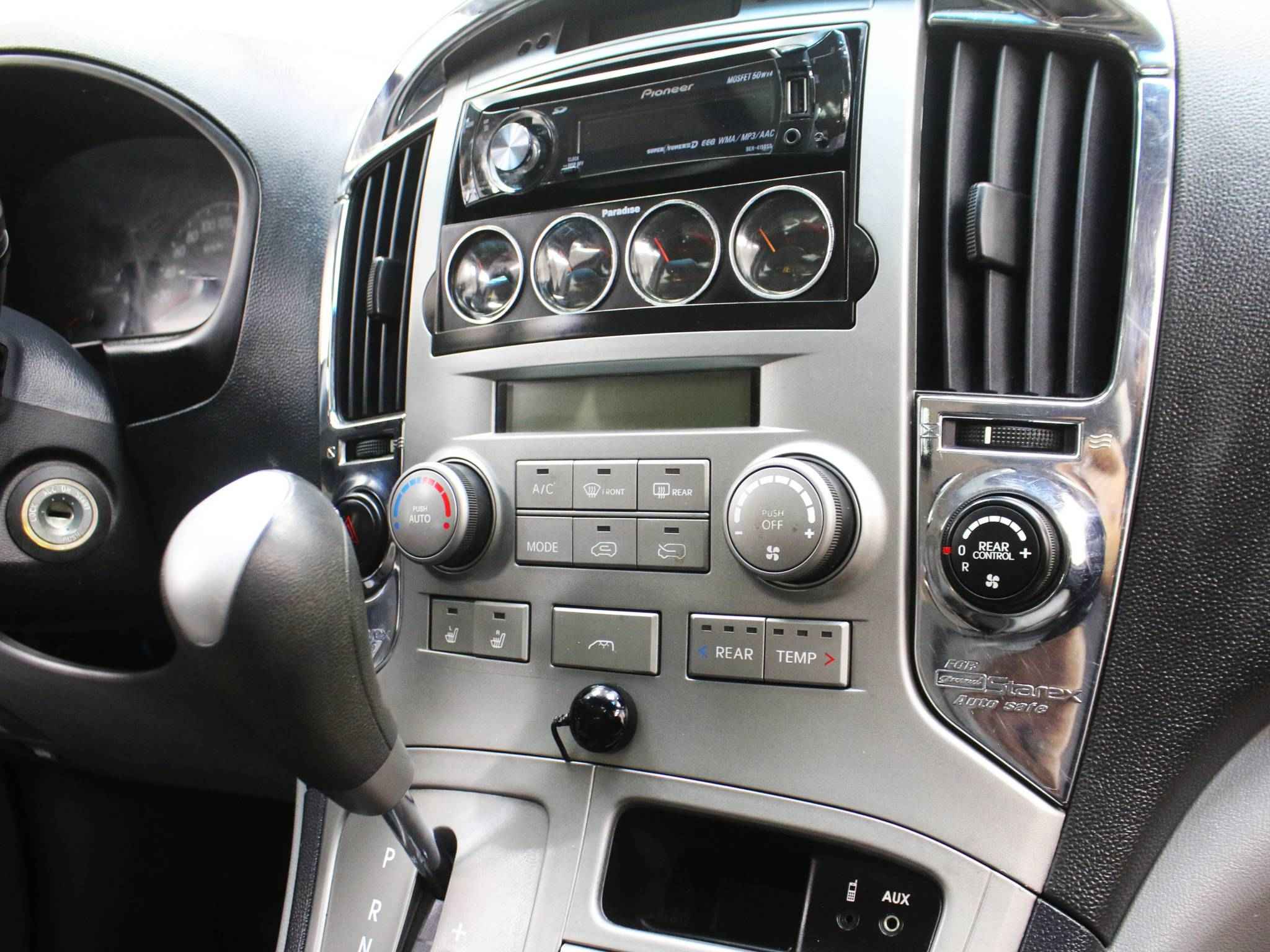 Hyundai Grand Starex, I