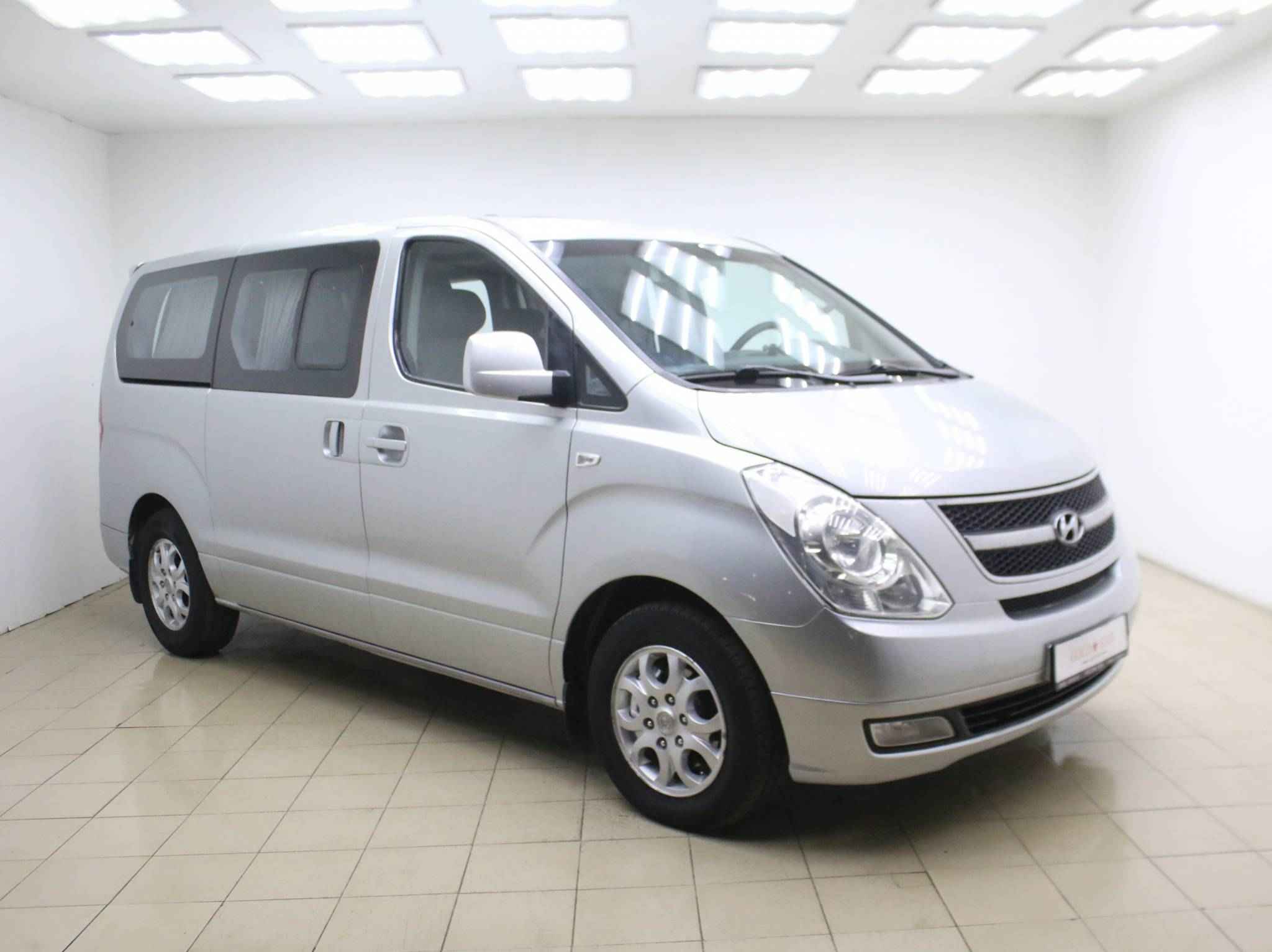 Hyundai Grand Starex, I