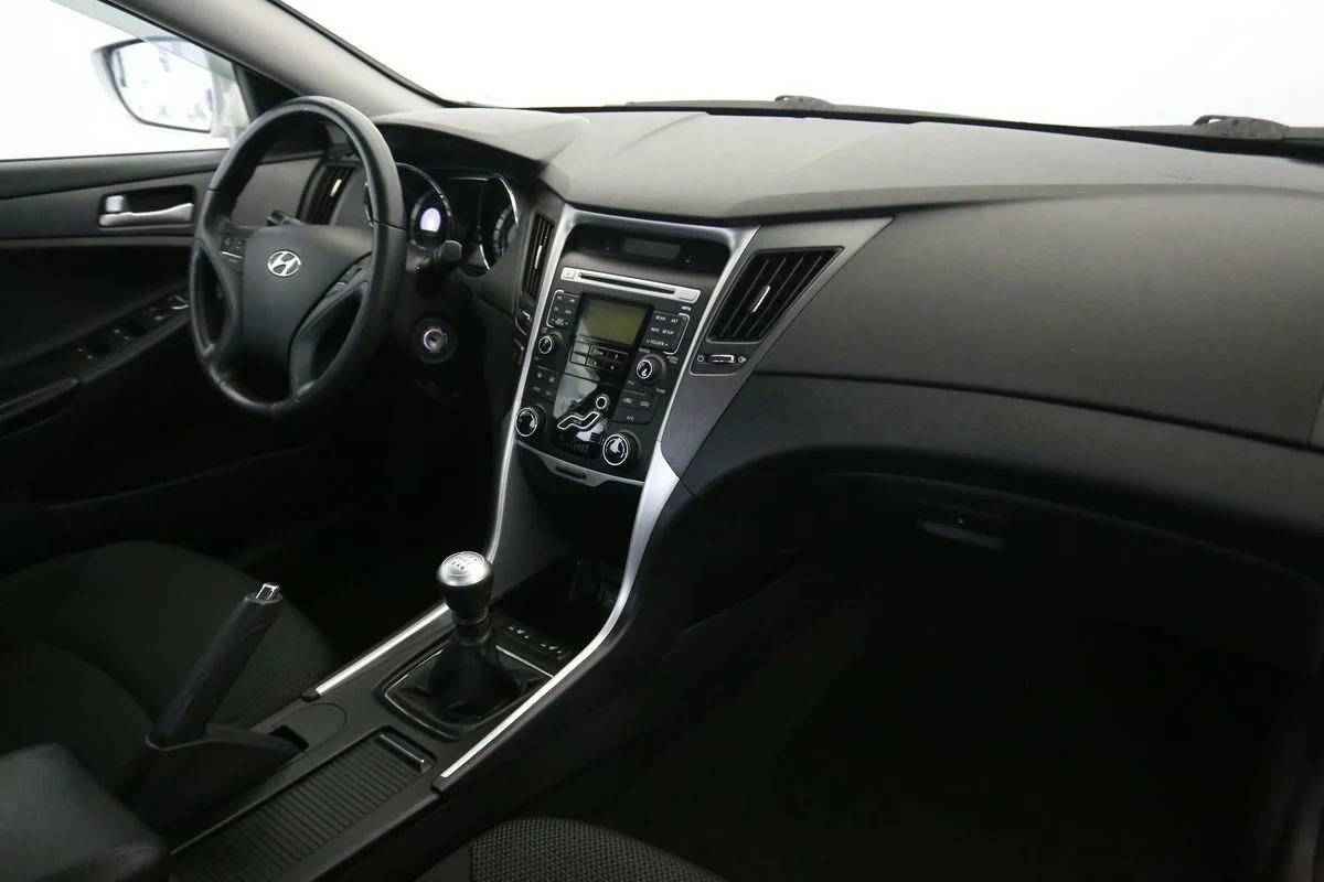 Hyundai Sonata, VI (YF)