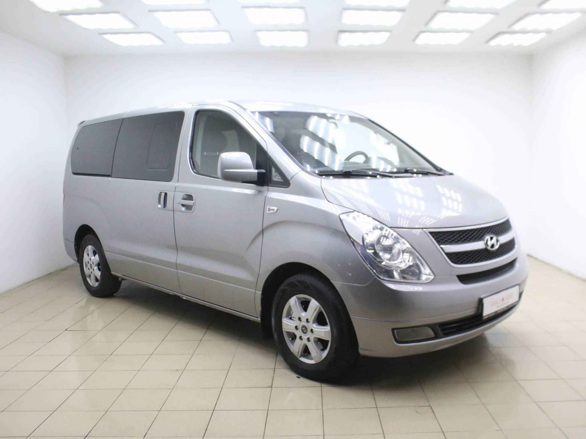 Hyundai Grand Starex, I
