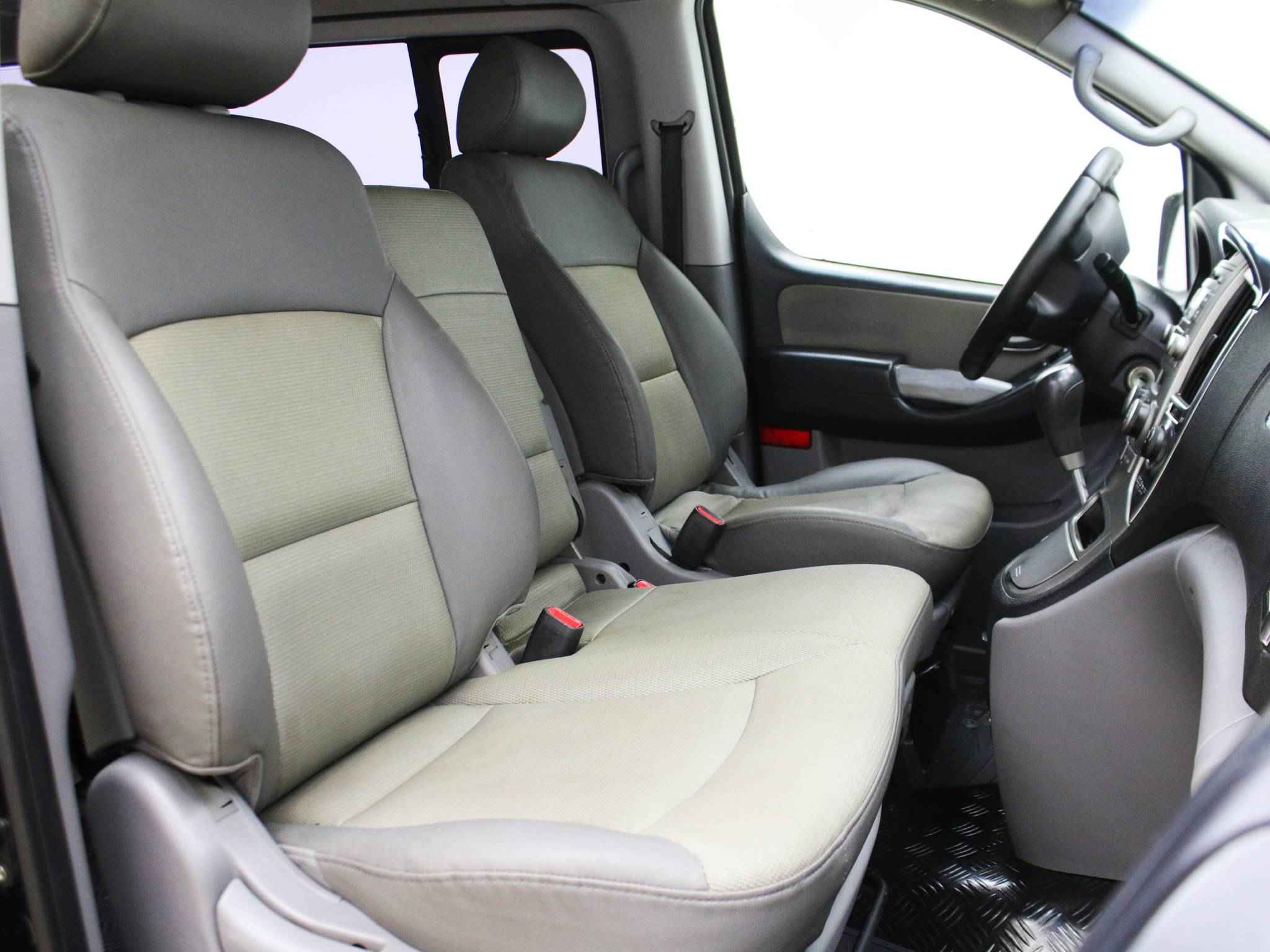 Hyundai Grand Starex, I